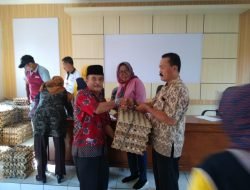 Camat Cisitu, Salurkan Ribuan  Telor Konsumsi Bagi Siswa Korban Genangan Waduk Jatigede