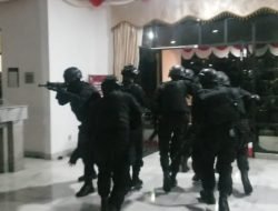 Prajurit R-301/PKS Lakukan Pembebasan Sandera di Gedung IPDN Jatinangor