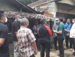 Bupati Sumedang Serahkan Bantuan Rutilahu Kepada Rumah Seorang Janda