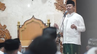 Bupati Laksanakan Shalat Tarawih Hari Pertama di Masjid Agung Sumedang