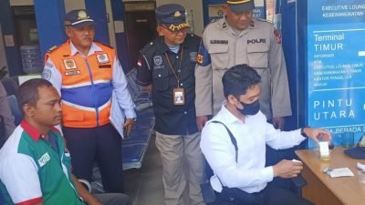 Jelang Ramadhan, Polres Sumedang Gelar Tes Urine Supir Bus Di Terminal Sumedang