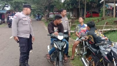 Cegah Balapan Liar, Polsek Darmaraja Berikan Himbauan Kepada Remaja Yang Sedang Ngabuburit