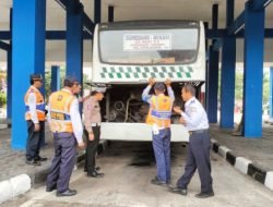 Jelang Arus Mudik, Sat Lantas Polres Sumedang Cek Kelayakan Angkutan Umum