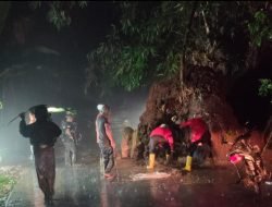 Rawan Longsor, Pengendara Diminta Waspada Melintasi Jalan Tanjungkerta – Sumedang