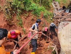 Tebing Setinggi 15 Meter Longsor Timpa Rumah di Sumedang, BPBD Lakukan Assesment