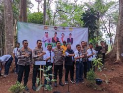 Aksi Nyata Polri Dalam Pelestarian Alam, Kapolda Jabar Pimpin Penanaman Pohon Di Tahura Gunung Palasari Sumedang
