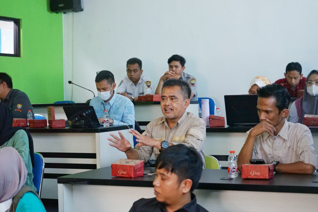 Pegawai dari Sekretariat DPRD Kabupaten Sumedang turut serta dalam Bimbingan Teknis Pengelola Media Sosial