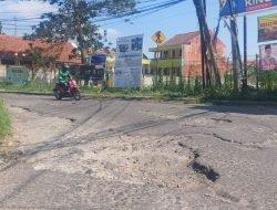 Jalan Sayang Jatinangor Sumedang Segera Diperbaiki