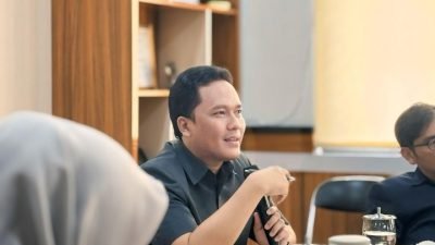 Warga Keluhkan Jalan Rusak, Asep Kurnia Turun Tangan di Jatinangor