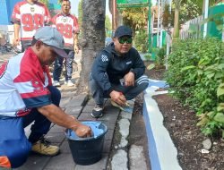 Setwan Sumedang Gotong Royong Percantik Kota Lewat Pengecatan Blumbak Jalan Protokol